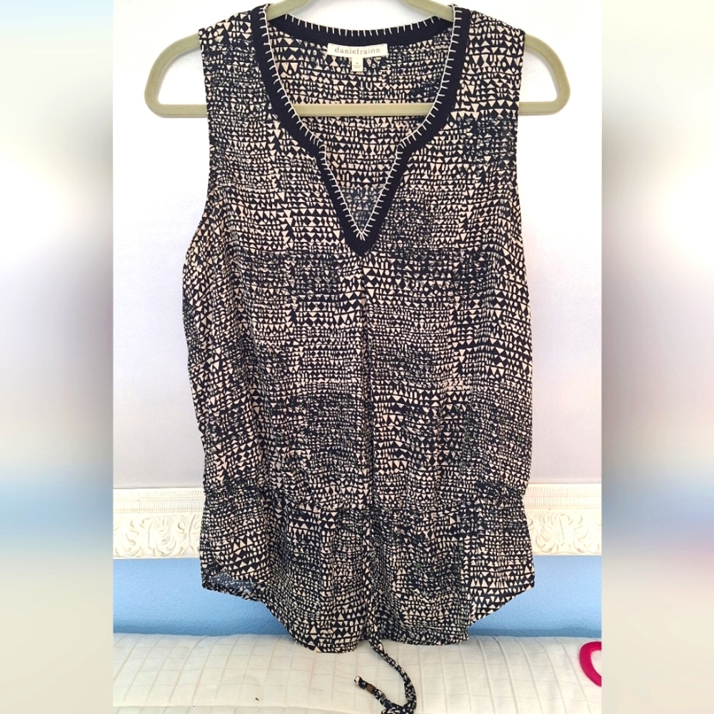 Daniel Rainn sleeveless  blouse size M